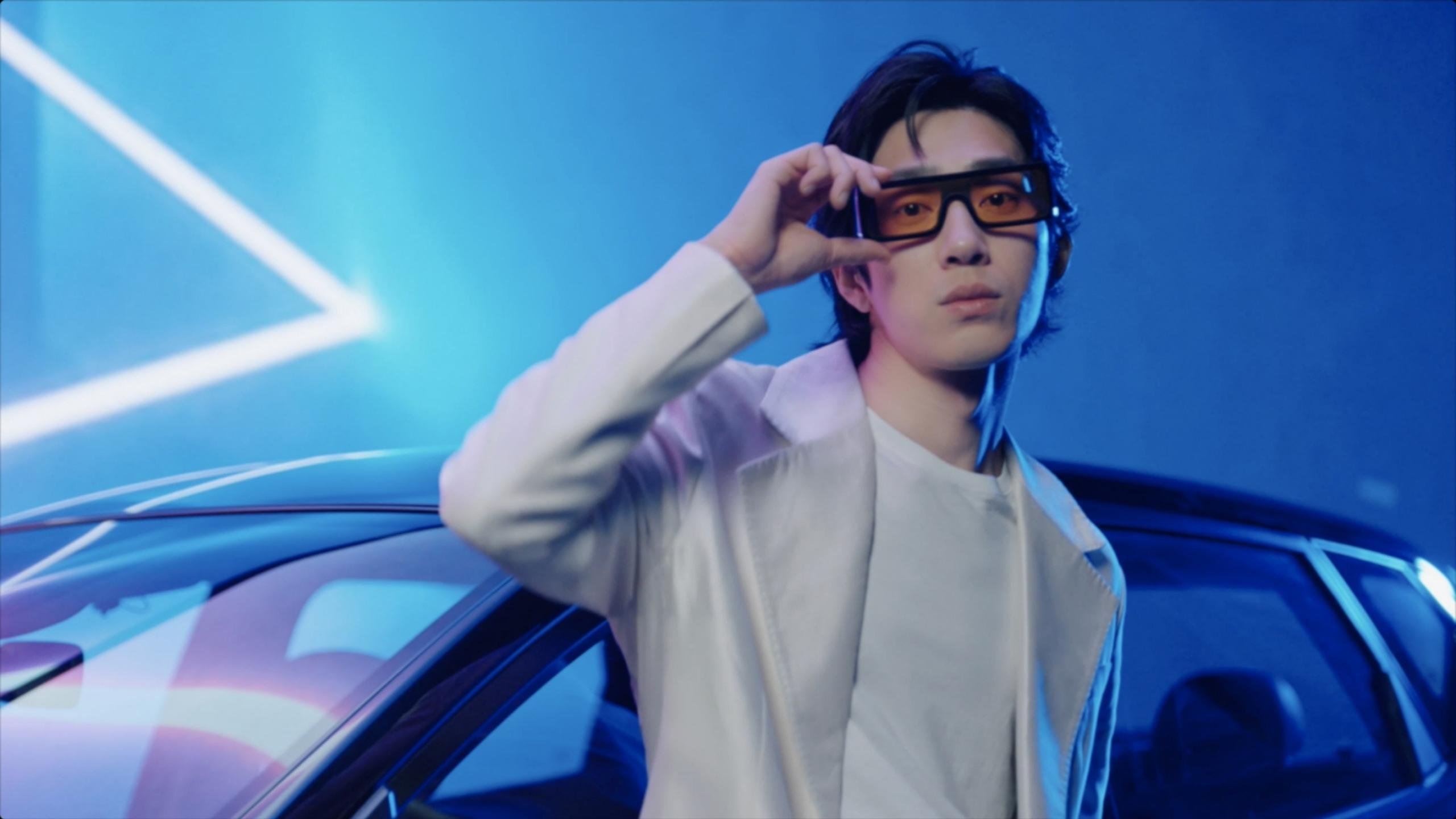 比赛现场球迷热情高涨,呐喊声不断,比赛现场球迷热情高涨,呐喊声不断