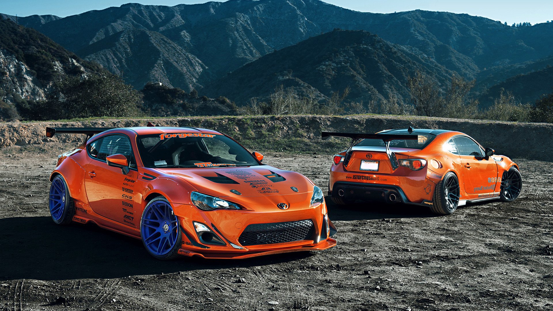 特色足球文化创意市集火爆开幕，展示多层次体育文化融合，足球文化布置